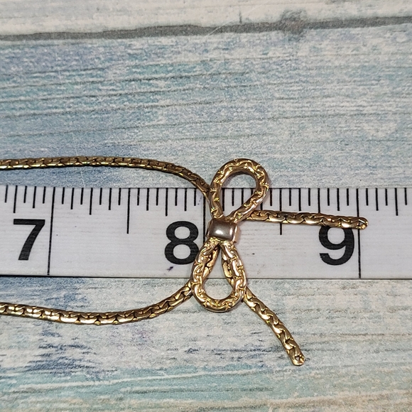 Avon bow Necklace. - Picture 9 of 9